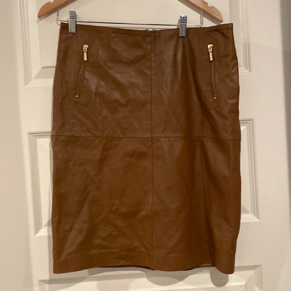 Size 8 Melanie Lynne leather skirt